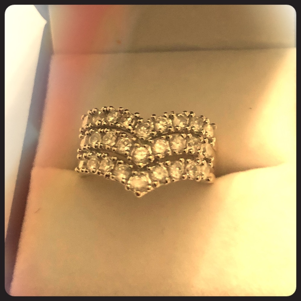 DONATED-14K Yellow Gold and  3 Rows of diamonds. - Picture 4 of 7
